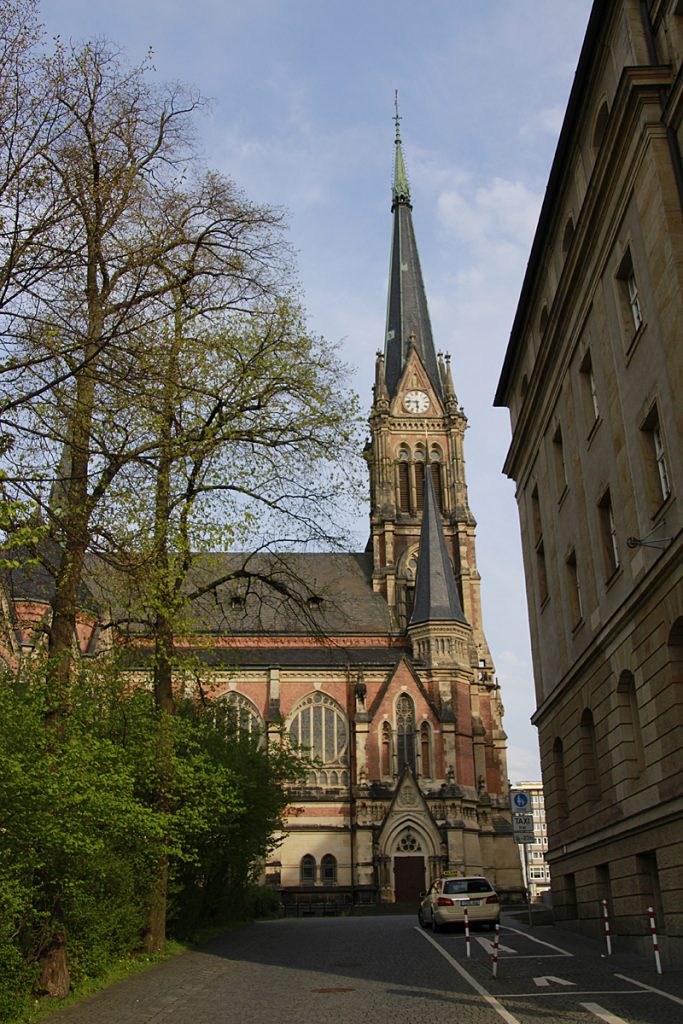 St. Petrikirche: Blick von der Karl-Liebknecht-Str.